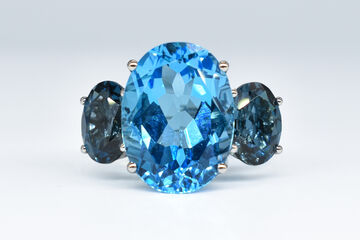 Ring 18 Kt WG Blautopas