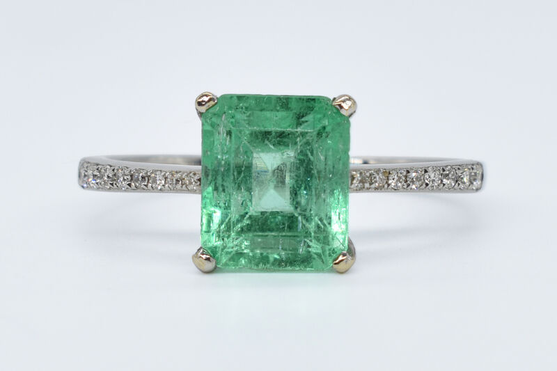 Ring 18 K emerald 