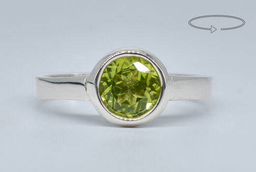 Ring 18 Kt WG Peridot