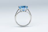 Ring 18 K blue topaze 