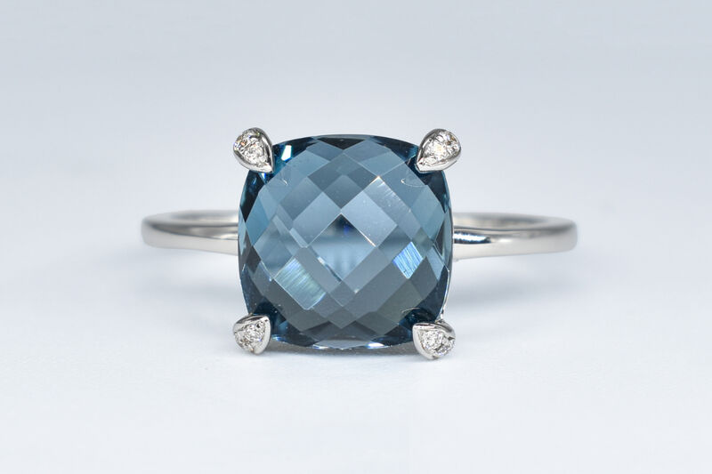 Ring 18 Kt WG Blautopas 