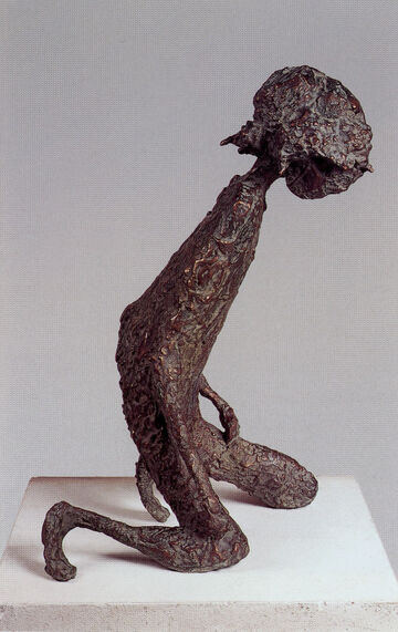 Kniender Junge, 2000