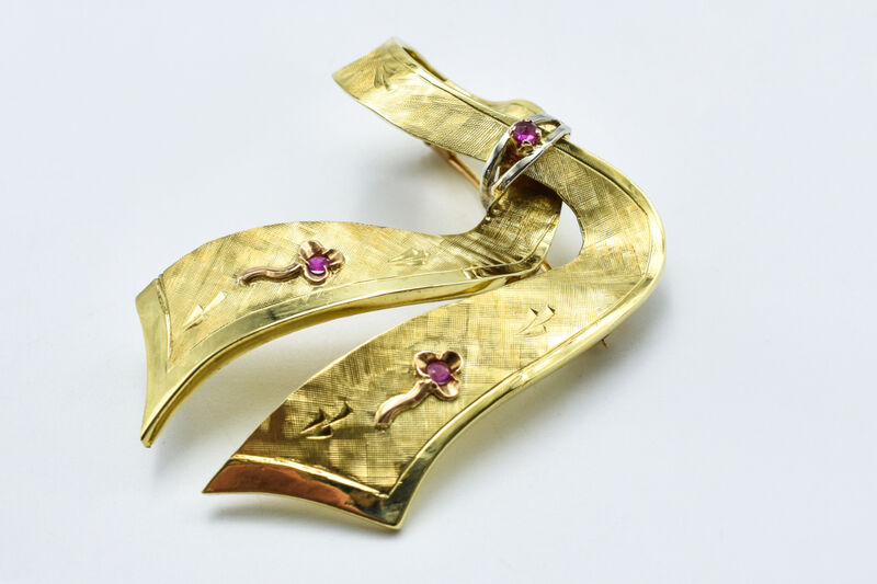 brooch 18 K Rubies
