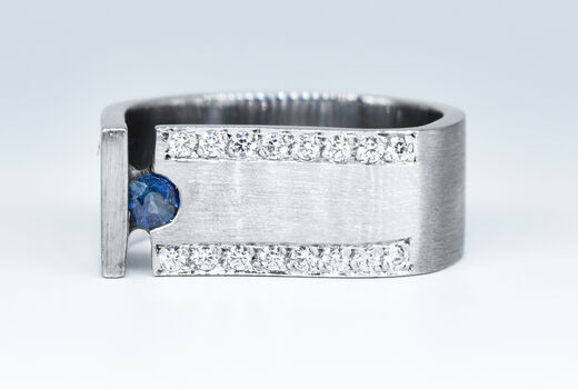 Ring 14 Kt WG Saphir 