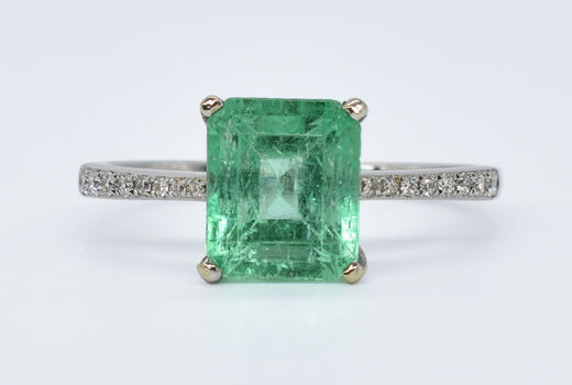 Ring 18 K emerald 