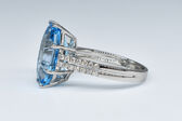 Ring 18 K blue topaze 