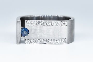 Ring 14 Kt WG Saphir 