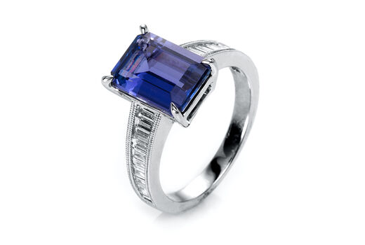 Ring 18 Kt WG Tansanit 