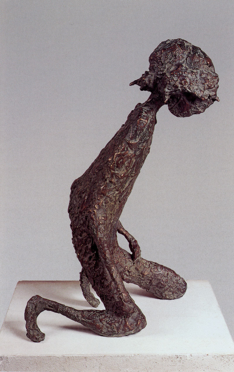 Kniender Junge, 2000